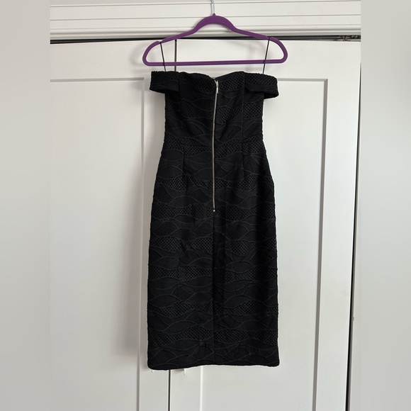 NWT NICHOLAS Wave Lace Off Shoulder Dress in black size 4 - Picture 2 of 8